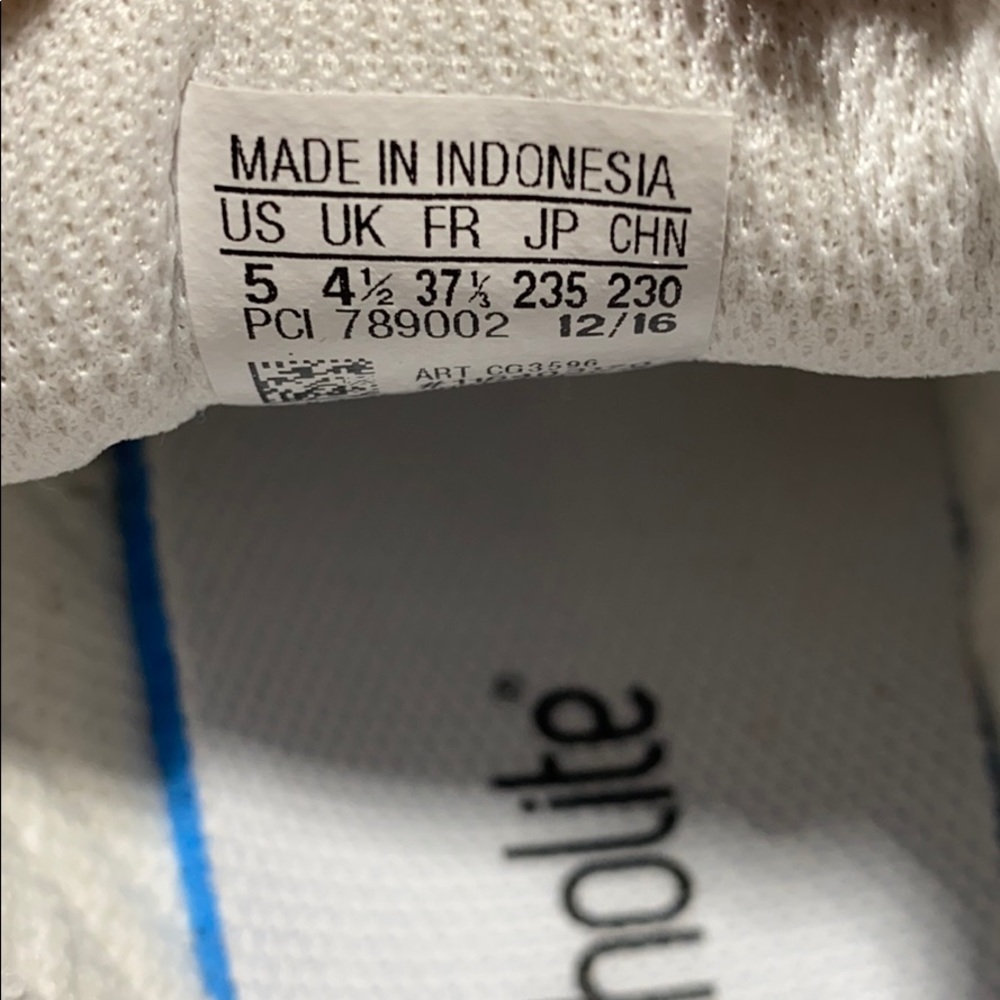 Sneakers - Picture 7 of 7